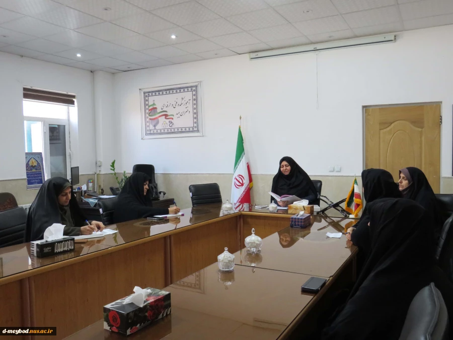 برگزاری جلسه ریا ست با واحد دانشجویی وسرپرستهای خوابگاه شقایق آموزشکده ملی مهارت دختران میبد 5