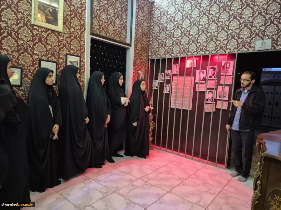 بازدید دانشجویان طراحی ودوخت  آموزشکده ملی مهارت دختران میبدازموزه گنجینه شهدا 12