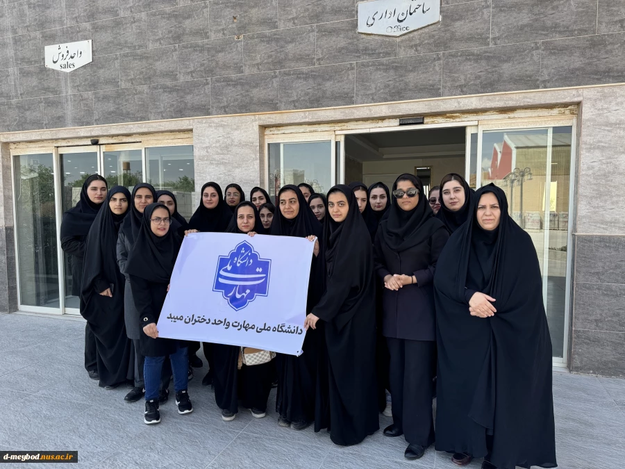 بازدید دانشجویان رشته حسابداری آموزشکده ملی مهرت دختران میبد از کاشی کوروش 2