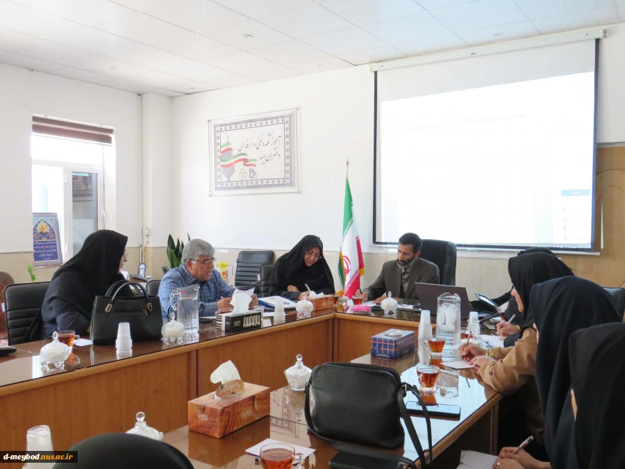 برگزاری جلسه با مدیران هنرستان در آموزشکده ملی مهارت دختران میبد 4