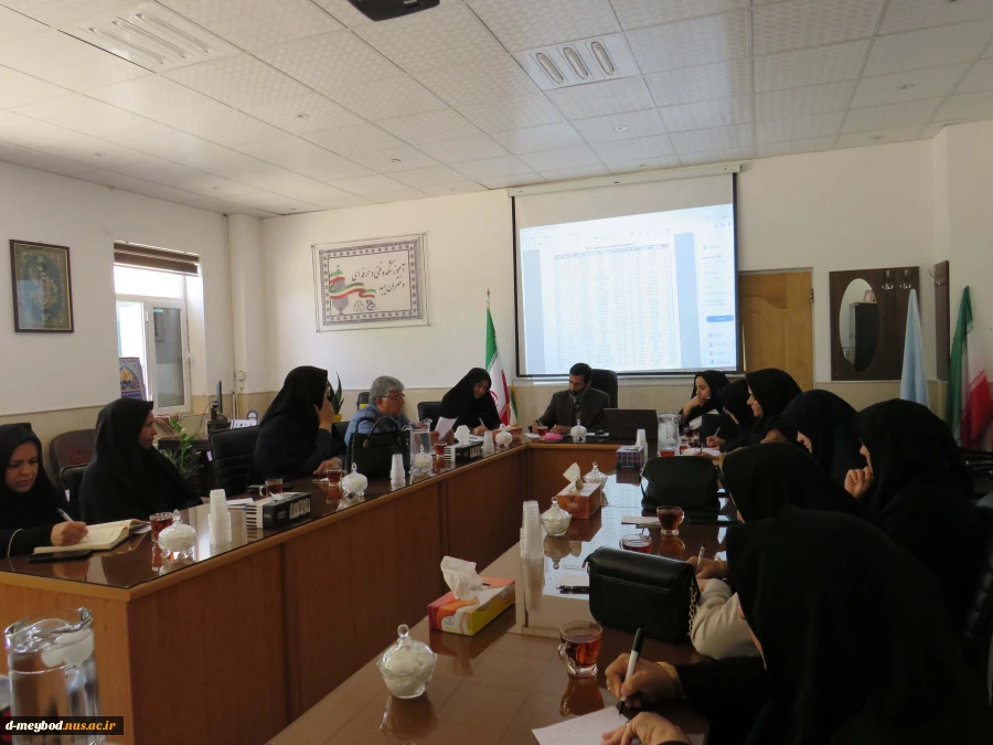 برگزاری جلسه با مدیران هنرستان در آموزشکده ملی مهارت دختران میبد 7