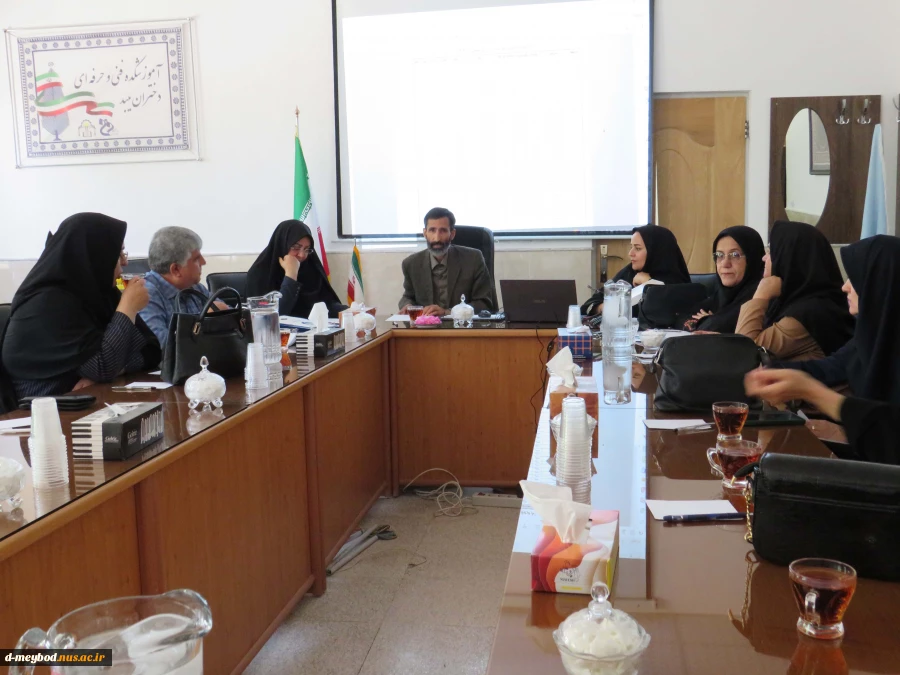 برگزاری جلسه با مدیران هنرستان در آموزشکده ملی مهارت دختران میبد 11