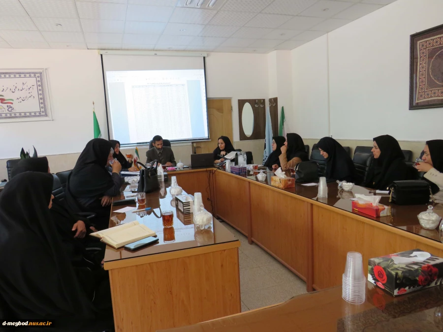 برگزاری جلسه با مدیران هنرستان در آموزشکده ملی مهارت دختران میبد 12