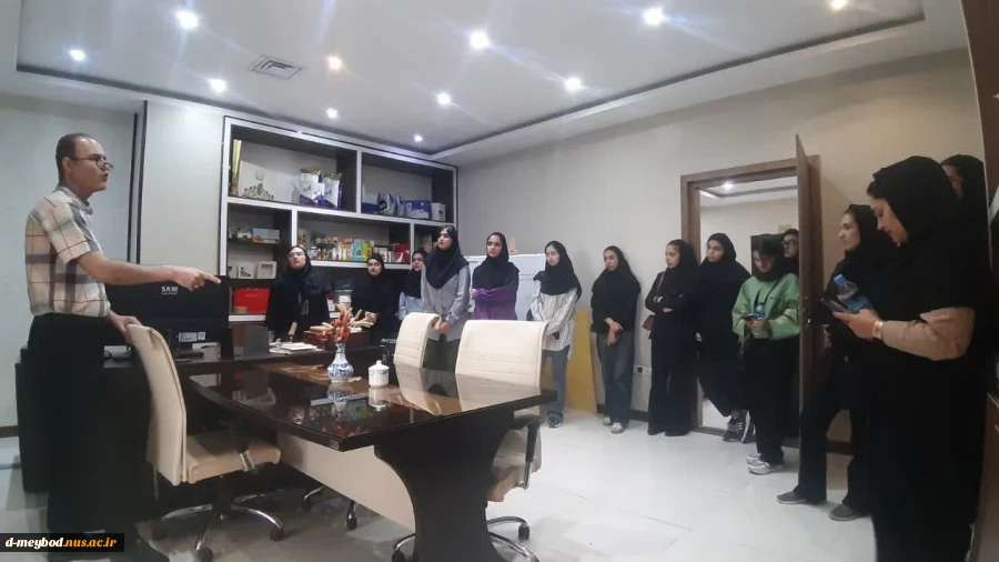 بازدیددانشجویان آموزشکده ملی مهارت دختران میبد از ساختمان گرافیک یزد 2