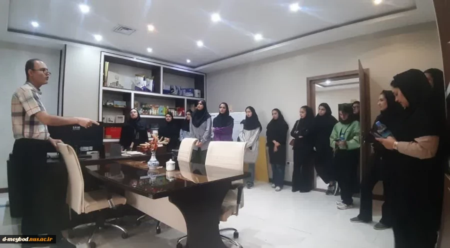 بازدیددانشجویان آموزشکده ملی مهارت دختران میبد از ساختمان گرافیک یزد 2