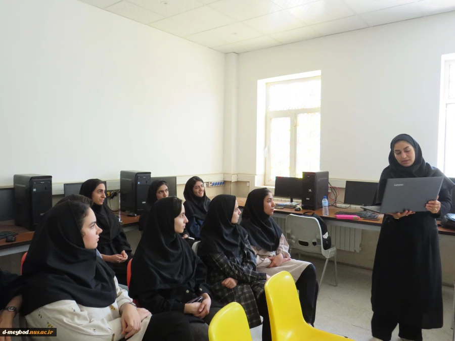 برگزاری سمینار با عنوان کارآفرینی در هنر با رویکرد هدفمندی وبرنامه محوری  4
