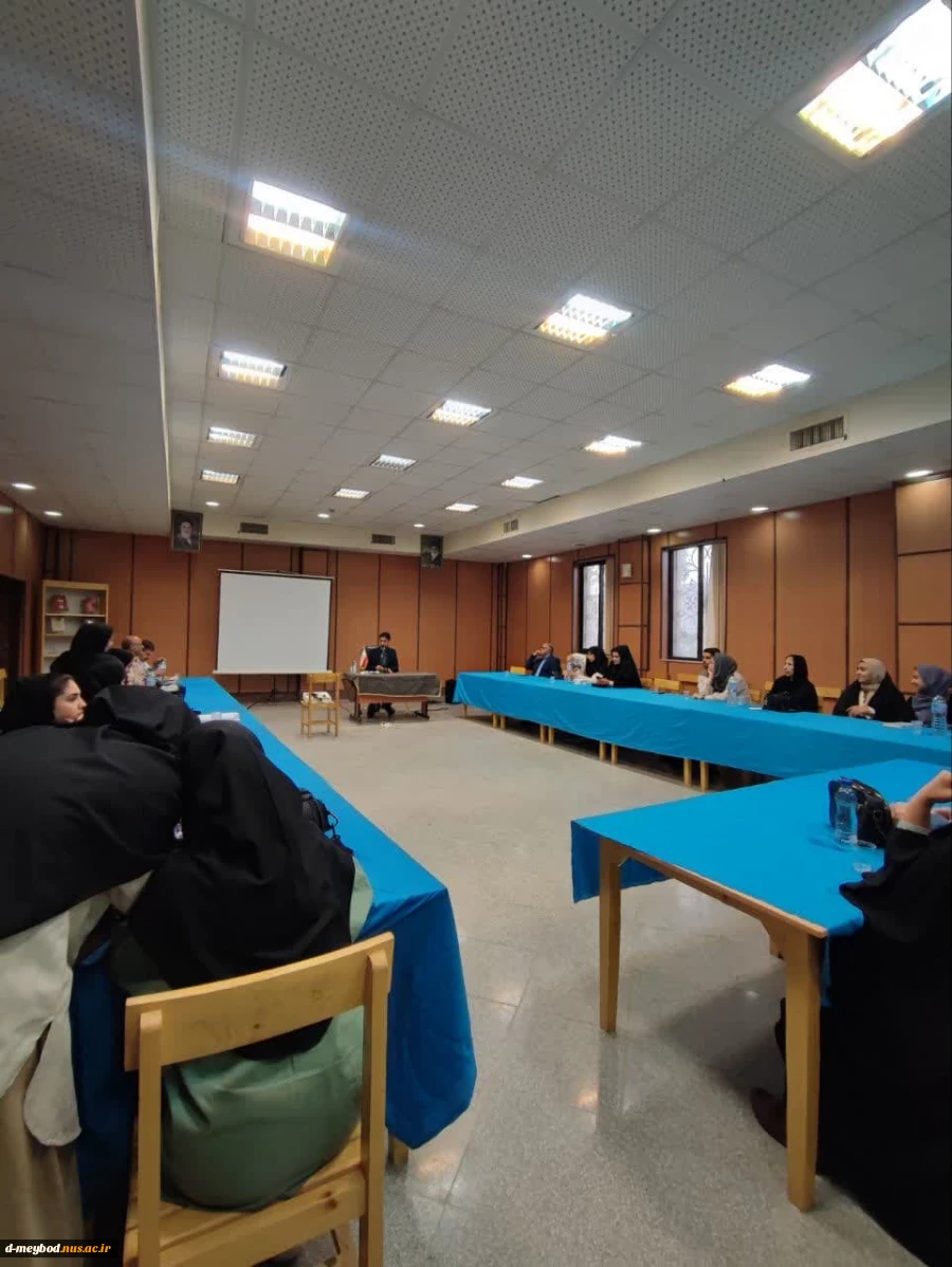 بازدید آموزشی دانشحویان عکاسی از اجرای نقالی در کتابخانه مرکزی شهرستان میبد 3