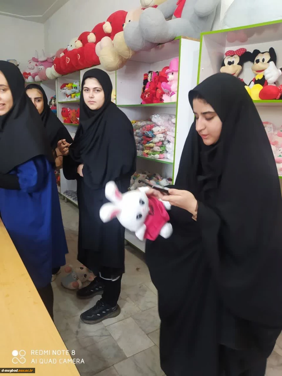 بازدید دانسجویان رشته طراحی دوخت از کارگاه تولید عروسک پرمون میبد 6