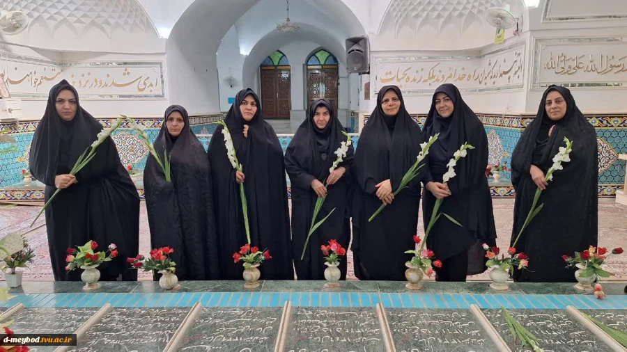 تجدید میثاق کارمندان آموزشکده ملی مهارت دختران میبد با مقام والای شهدا در هفته دفاع مقدس 6