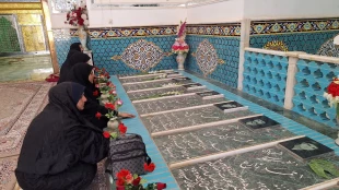 تجدید میثاق کارمندان آموزشکده ملی مهارت دختران میبد با مقام والای شهدا در هفته دفاع مقدس 8