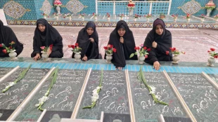 تجدید میثاق کارمندان آموزشکده ملی مهارت دختران میبد با مقام والای شهدا در هفته دفاع مقدس 9