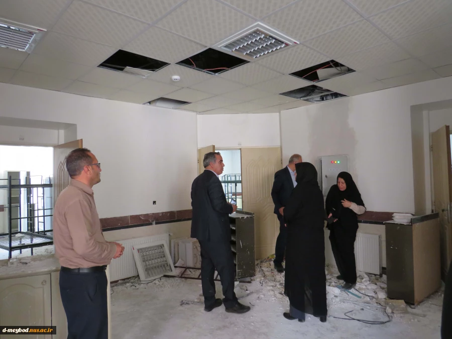بازدید دکتر عمرانی نماینده نظارت استان از روند بازسازی خوابگاه دختران میبد 2