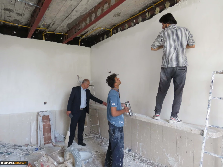 بازدید دکتر عمرانی نماینده نظارت استان از روند بازسازی خوابگاه دختران میبد 9