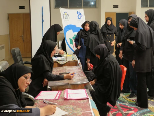 برپایی ایستگاه سلامت توسط کانون هلال احمر آموزشکده ملی مهارت دختران میبد