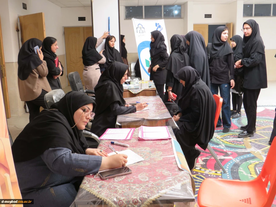 برپایی ایستگاه سلامت توسط کانون هلال احمر آموزشکده ملی مهارت دختران میبد 5