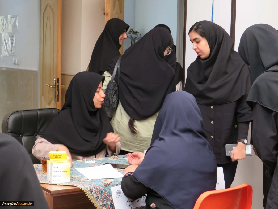 برپایی ایستگاه سلامت توسط کانون هلال احمر آموزشکده ملی مهارت دختران میبد 6
