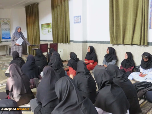 برگزاری جلسۀ توجیهی درس کارآموزی  آموزشکده  ملی مهارت دختران میبد