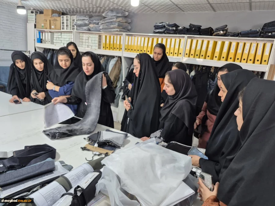بازدید دانشجویان دانشگاه ملی مهارت (واحد دختران میبد) از شرکت کیان جامه یزد 6