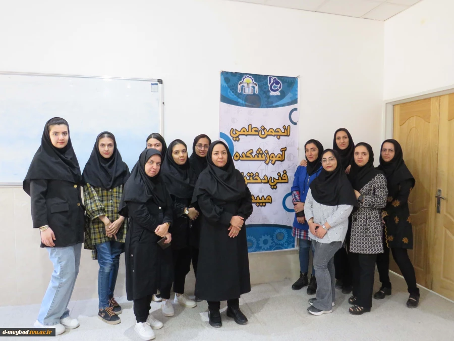 برگزاری نمایشگاه عکاسی در گرافیک در آموزشکده ملی مهارت دختران میبد 11