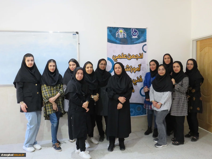 برگزاری نمایشگاه عکاسی در گرافیک در آموزشکده ملی مهارت دختران میبد 12