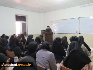 برگزاری جلسه کارآفرینی با حضور مهندس امامی فر در آموزشکده  دختران میبد 2