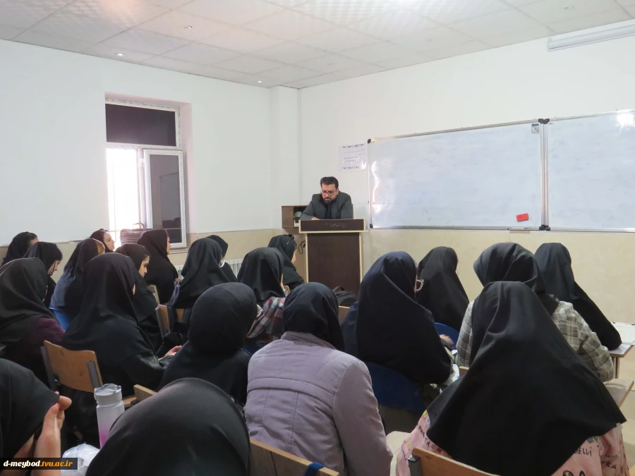 برگزاری جلسه کارآفرینی با حضور مهندس امامی فر در آموزشکده  دختران میبد 2