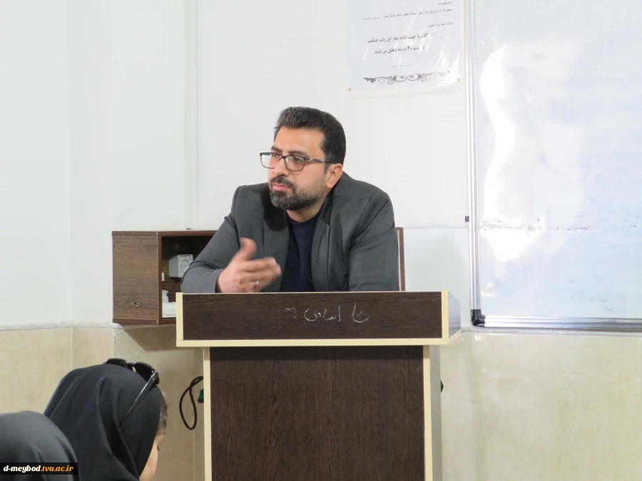 برگزاری جلسه کارآفرینی با حضور مهندس امامی فر در آموزشکده  دختران میبد 3