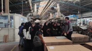 بازدید دانشجویان آموزشکده ملی مهارت دختران میبد از کارخانه کاشی ایفا سرام 3