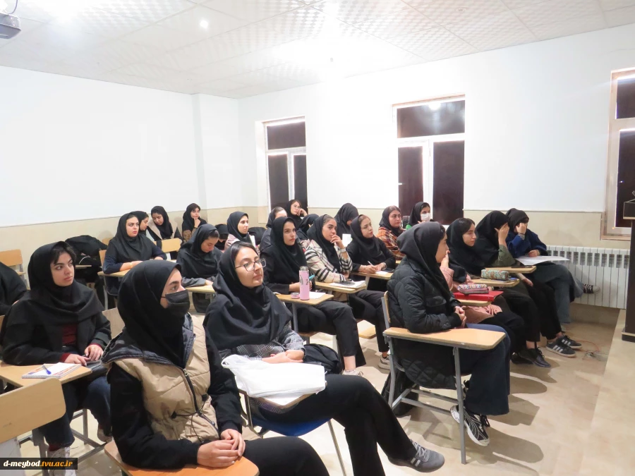 رگزاری رویداد پژوهشی با حضور کارآفران برجسته میبدی در آموزشکده ملی مهارت دختران میبد
 6