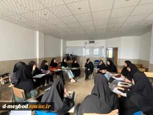 برگزاری میزگرد تخصصی «ارزهای دیجیتال و تأثیر آن بر اقتصاد کنونی» در آموزشکده دختران میبد 2
