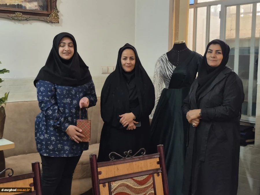 بازدید از کارگاه دانشجویان کارآفرین به مناسبت هفته کارآفرینی در آموزشکده ملی مهارت دختران میبد 4