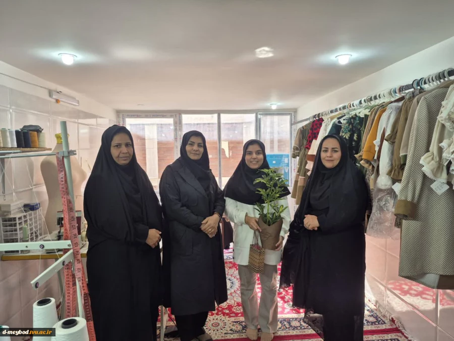 بازدید از کارگاه دانشجویان کارآفرین به مناسبت هفته کارآفرینی در آموزشکده ملی مهارت دختران میبد 8
