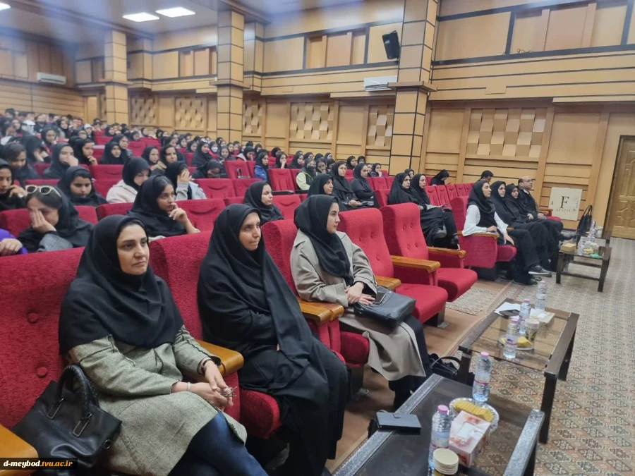 حضور پرشور دانشجویان کامپیوتر در همایش امنیت سایبری با همراهی عضو هیئت علمی 2
