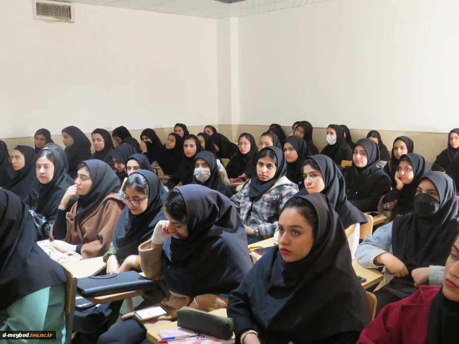 برگزاری سمینار تخصصی «طراحی پایدار و استفاده از مواد بازیافتی در صنعت پوشاک» در آموزشکده ملی مهارت دختران میبد 7