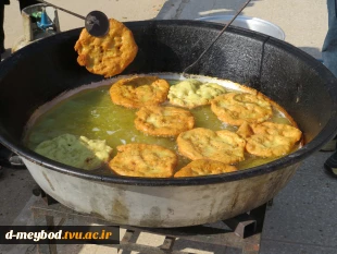 مراسم پخت و پخش نان روغنی«لتیرگ» در آموزشکده ملی مهارت دختران میبد 3