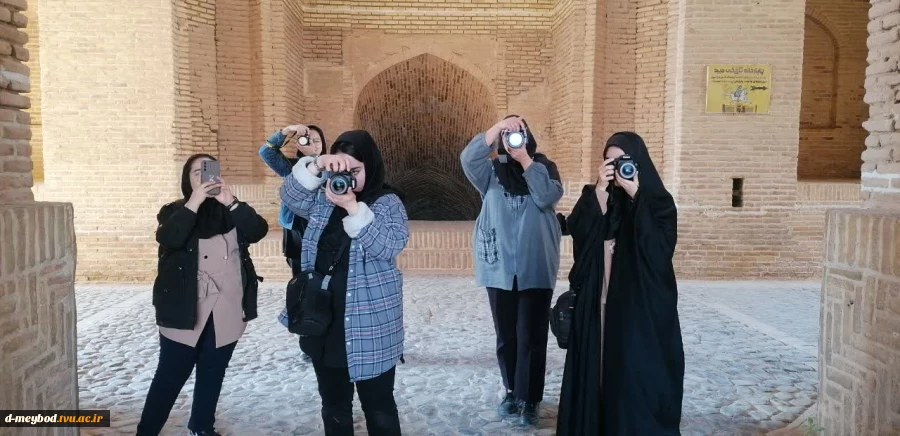 بازدید عملی دانشجویان عکاسی از محور تاریخی شاه‌عباسی میبد 6