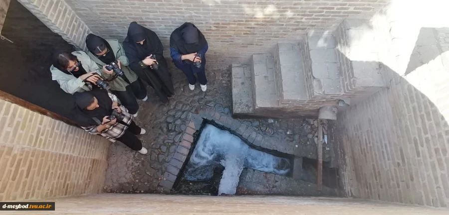 بازدید عملی دانشجویان عکاسی از محور تاریخی شاه‌عباسی میبد 7