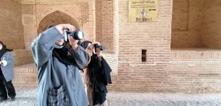 بازدید عملی دانشجویان عکاسی از محور تاریخی شاه‌عباسی میبد 8