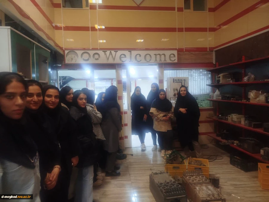 بازدید علمی دانشجویان کامپیوتر از کارگاه کارآفرینی در میبد 2