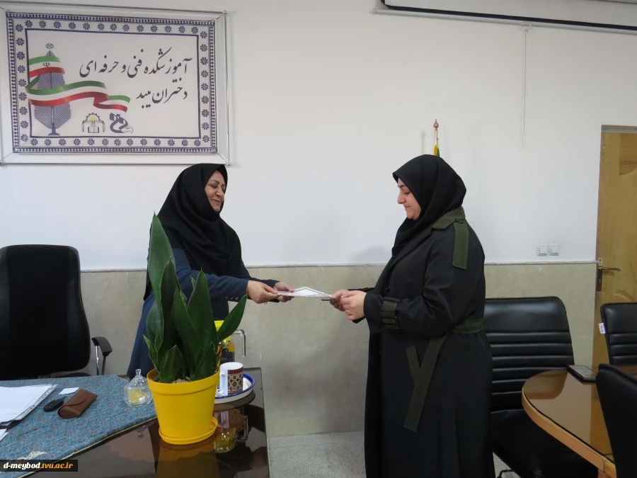 تقدیر از کارآفرینان جوان در مرکز دختران میبد 3