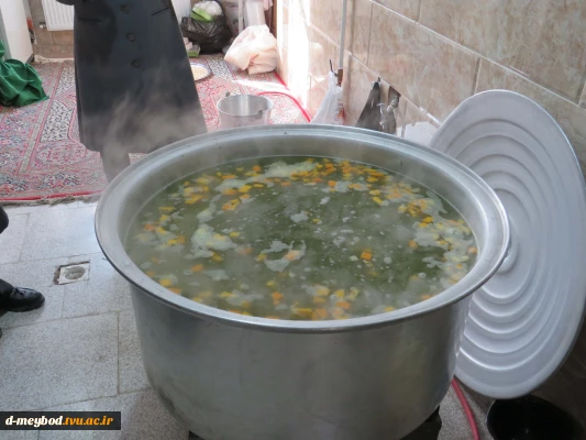 آش متبرک فاطمی؛ پیشکشی از مهر همکاران به نام حضرت زهرا (س) در آموزشکده ملی مهارت دختران میبد