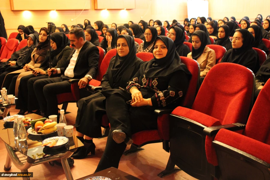 برگزاری سمینار تخصصی «پویش به سوی آینده» به همت استاد فاطمه کلانتر مهرجردی در سالن فرمانداری میبد 5