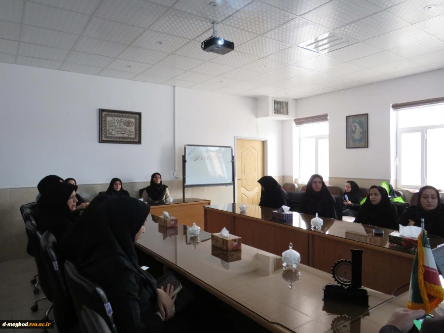 برگزاری جلسه تخصصی آموزشی با حضور دکتر امیدپناه ودکتر عمرانی در آموزشکده ملی مهارت دختران میبد 5