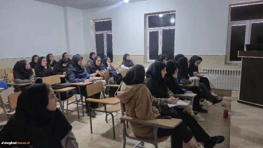 برگزاری سمینار تخصصی «از ایده تا اجرا؛ راهکارهای احیای صنعت پوشاک» در آموزشکده ملی مهارت دختران میبد 5