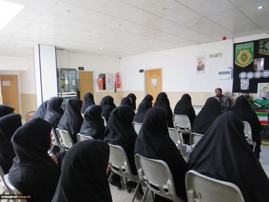 مراسم بزرگداشت  و خونخواهی رهبر شهید، نماد استقامت و شجاعت ملت در آموزشکده ملی مهارت دختران میبد 6