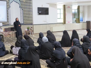 بازدید هنرجویان از آموزشکده ملی مهارت دختران میبد 3