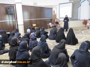 بازدید هنرجویان از آموزشکده ملی مهارت دختران میبد 6
