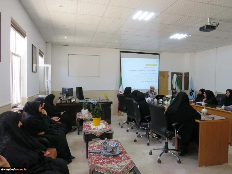 نشست بصیرتی «سیره امیرالمؤمنین علی(ع) در مدیریت چالش‌های اجتماع» در آموزشکده ملی مهارت دختران میبد 12
