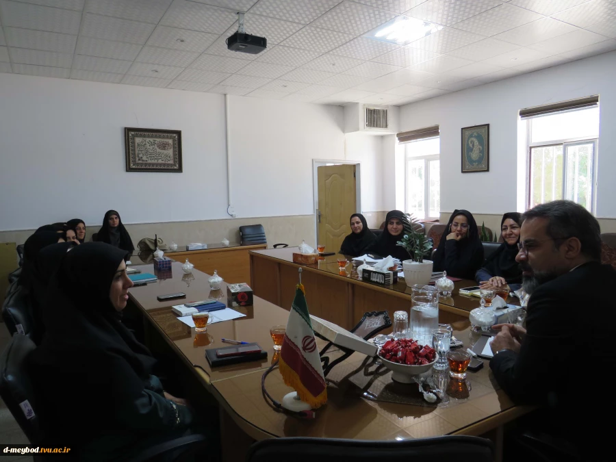 برگزاری جلسه شورای آموزشی آموزشکده ملی مهارت دختران میبد با حضور معاون آموزشی استان 4