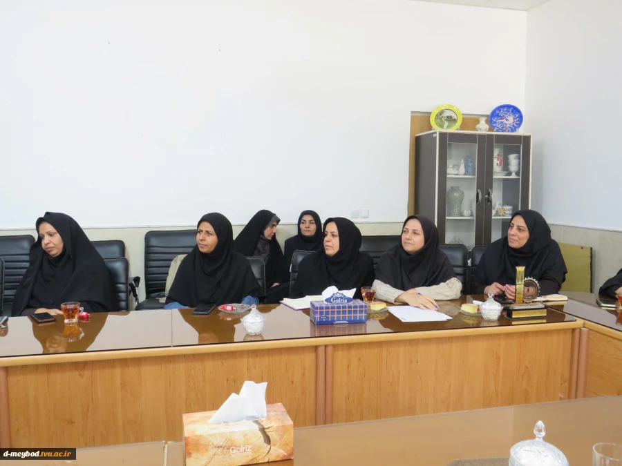 برگزاری جلسه شورای آموزشی آموزشکده ملی مهارت دختران میبد با حضور معاون آموزشی استان 6